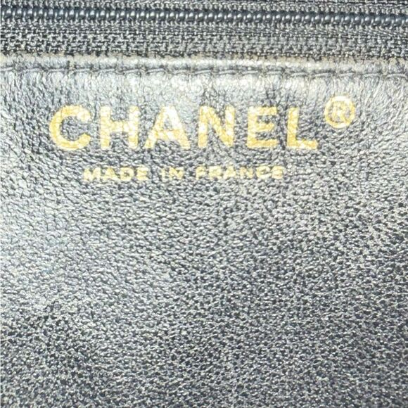 CHANEL Black Vintage CC Logo Caviar Leather Quilted Medallion Tote Bag - Picture 12 of 16